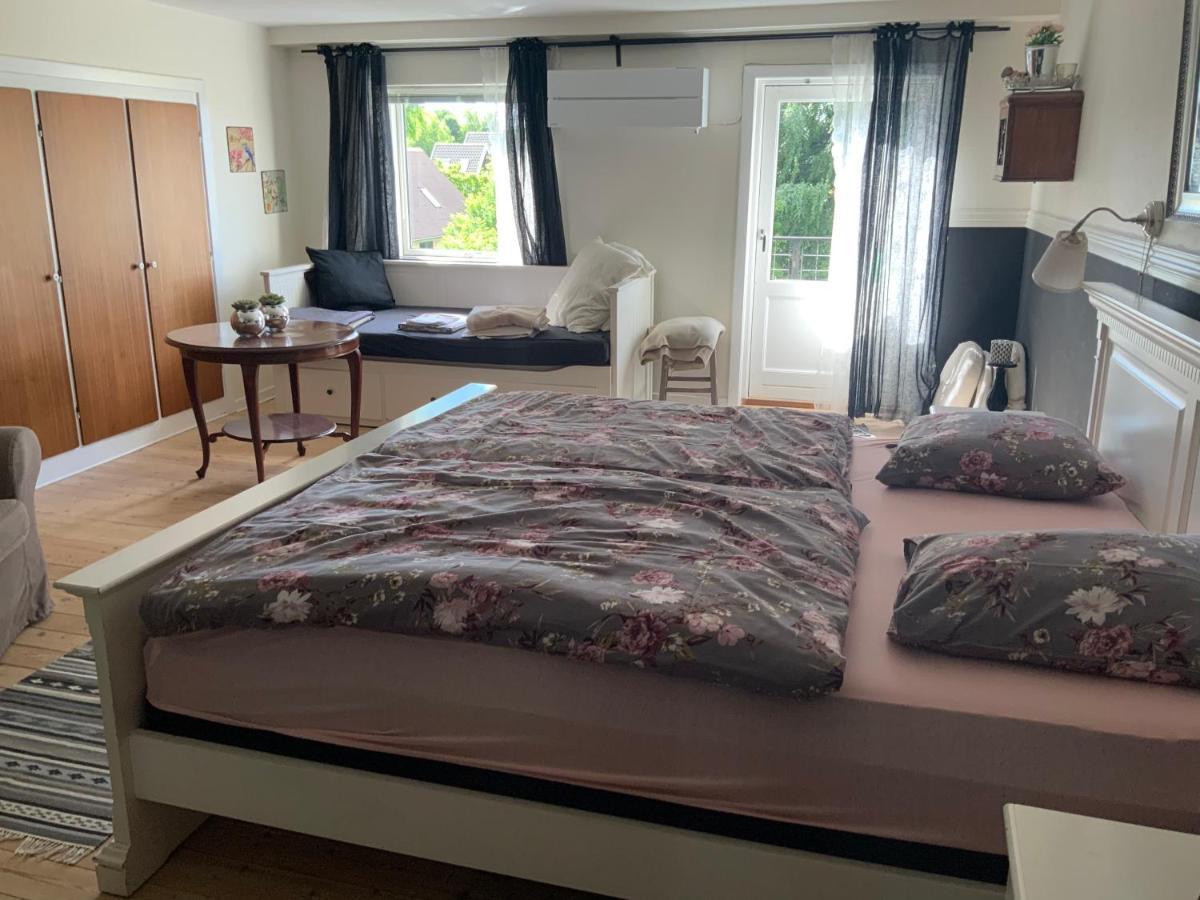 Bed and Breakfast Den Gamle Apotekergaard à Hong Extérieur photo